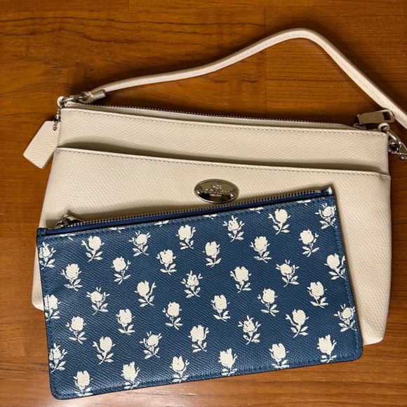 Coach Outlet Leather Pop Pouch Wristlet Wallet White/Silver Removable Zip Pouch - Picture 3 of 12